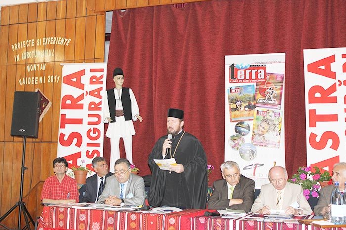 Simpozion pe teme turistice la Vaideeni 106492