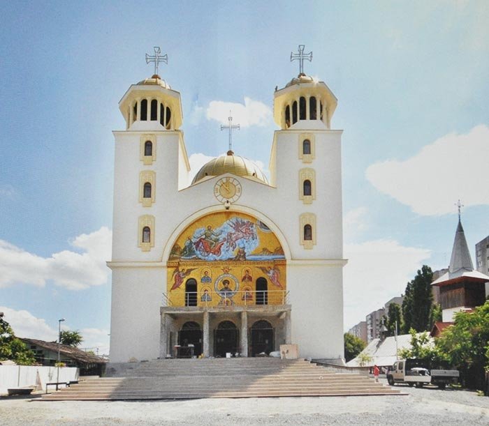 Liturghie şi filantropie în Parohia „Înălţarea Sfintei Cruci“ 106539