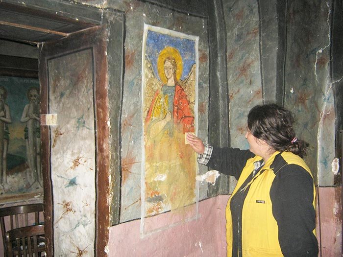 O frescă valoroasă descoperită în biserica Schitului Locurele 106531