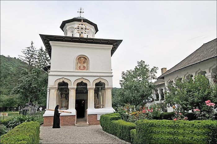 Viaţa departe de lume a maicilor de la Surpatele 106563