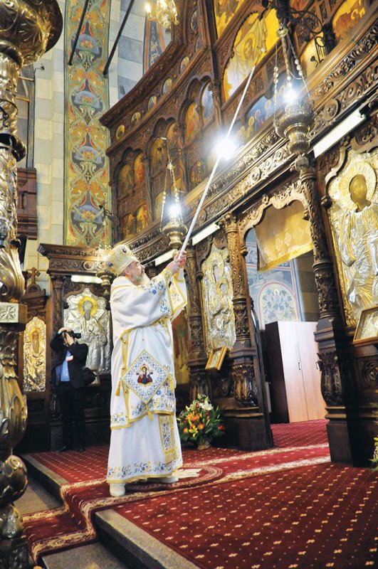 Patriarhul României a resfinţit pictura unei biserici din Colentina 106572