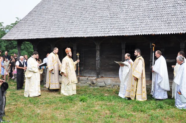 Resfinţirea bisericii monument din Fodora, Episcopia Sălajului 106613