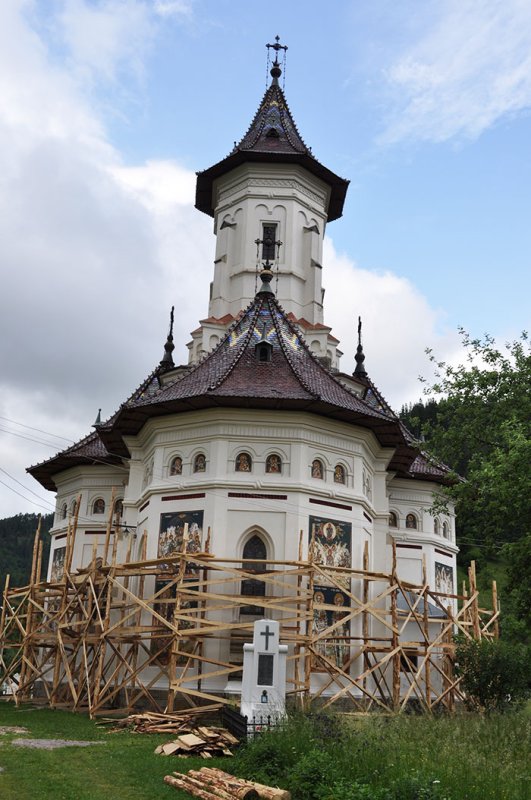 Lucrări de reparaţii la biserica parohiei Sadova 1 106674