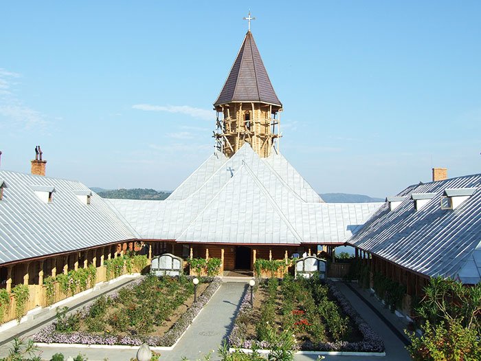 Pelerinaj la mănăstirile bănăţene 106681