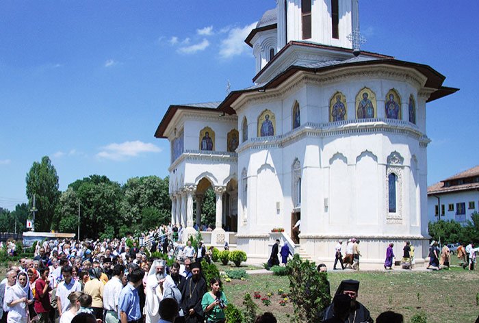 Sărbătoare în bisericile Sfinţilor Români 106710