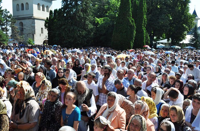 Pelerinii Sfântului Ioan cel Nou, la hramul Catedralei arhiepiscopale din Suceava 106722