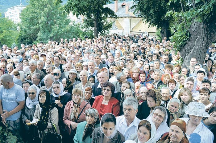 Mii de pietreni, la sărbătoarea Bisericii „Sfântul Ioan“ – Domnesc 106762