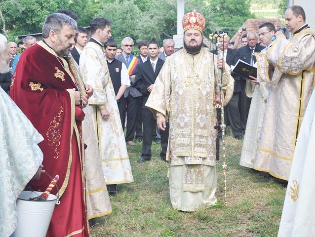 Biserica din Poniţa, resfinţită de PS Petroniu 106786