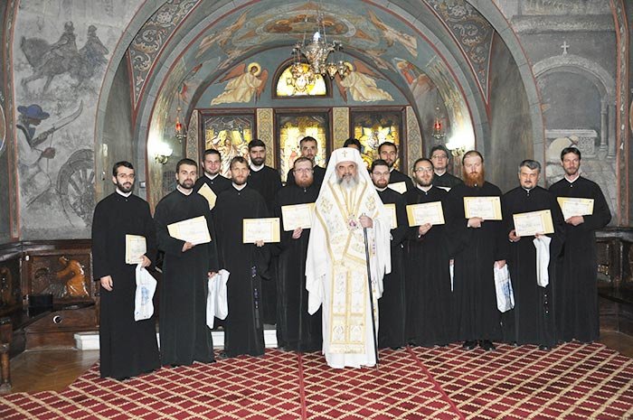 „Duhovnicul sfătuieşte, dar Dumnezeu vindecă“ 106767