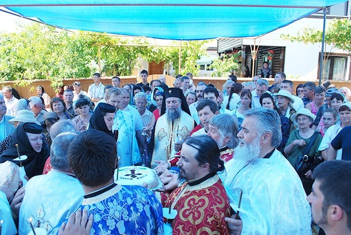 Hram la Mănăstirea gorjeană „Icoana“ 106784