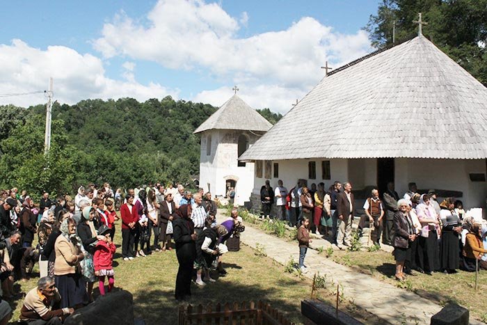 Slujiri arhiereşti de sărbătoarea Sfinţilor Români 106777