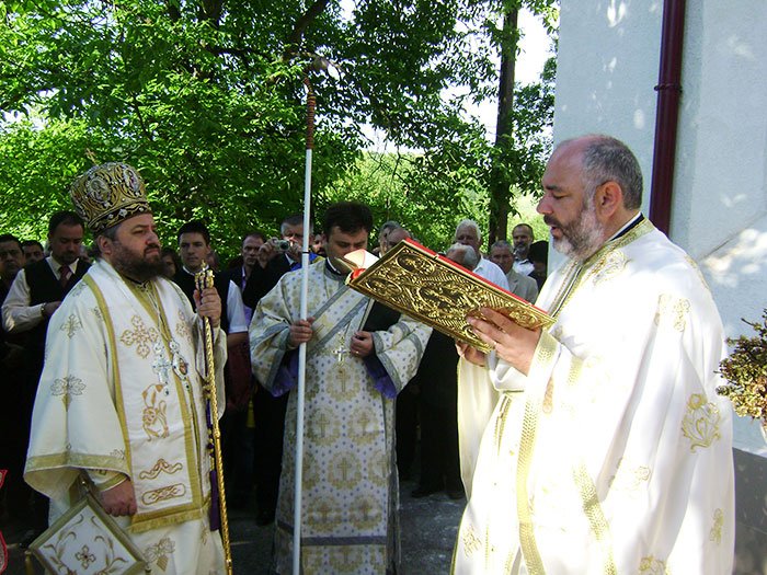 Biserica din satul Peştişul Mic a fost târnosită 106822
