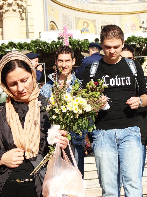 Sfinţii, prietenii sinceri ai tânărului 107081