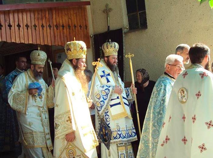 Biserica din Păucişoara a fost resfinţită 107135