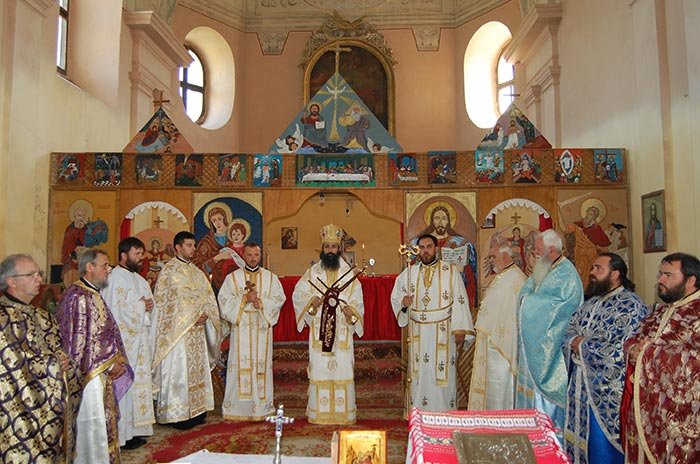 Slujire arhierească la Sânnicolau Mare 107130