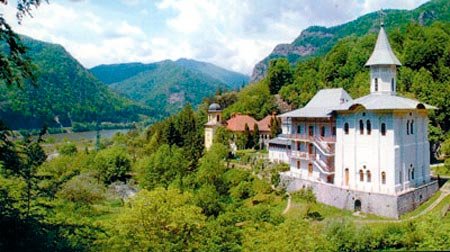 Tinerii Maicii Domnului, în pelerinaj la Vâlcea 107162