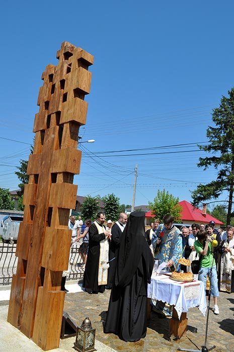 Troiţă comemorativă, sfinţită la Dorohoi 107139