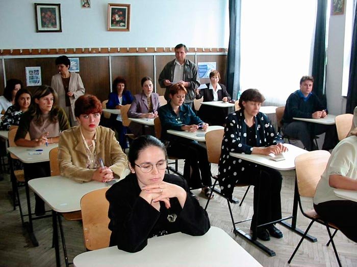 A scăzut dramatic numărul de locuri titularizabile 107178