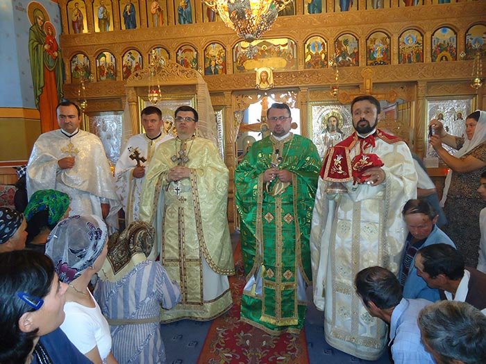 Proiectul educaţional „Şcoala de vară“, în parohia Vultureni 107189