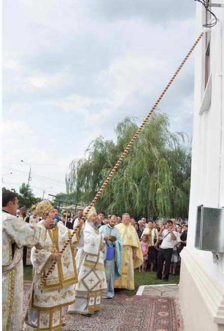 IPS Casian şi PS Corneliu au resfinţit  Biserica „Sfântul Ilie“ din Bârlad 107277