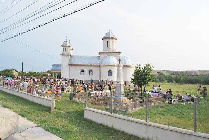 Biserica din Aurora a fost sfinţită 107300