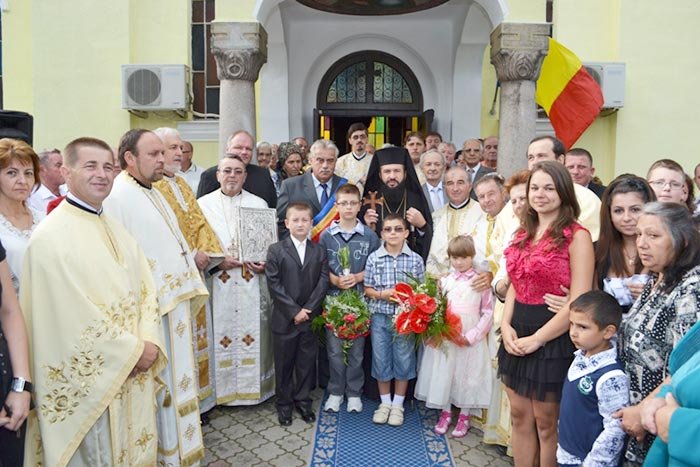Parohia Ferdinand, în haine de sărbătoare 107296