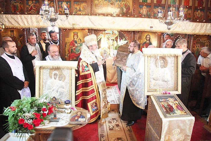 Slujire arhierească în Parohia Ileni 107303