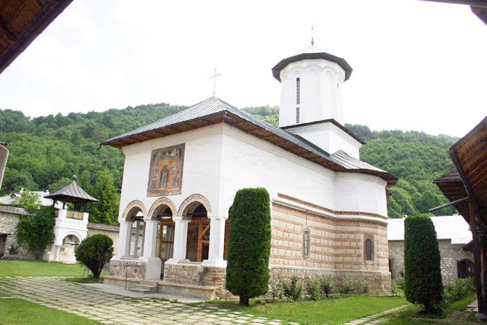 Sărbătoare de tradiţie la Polovragi 107329