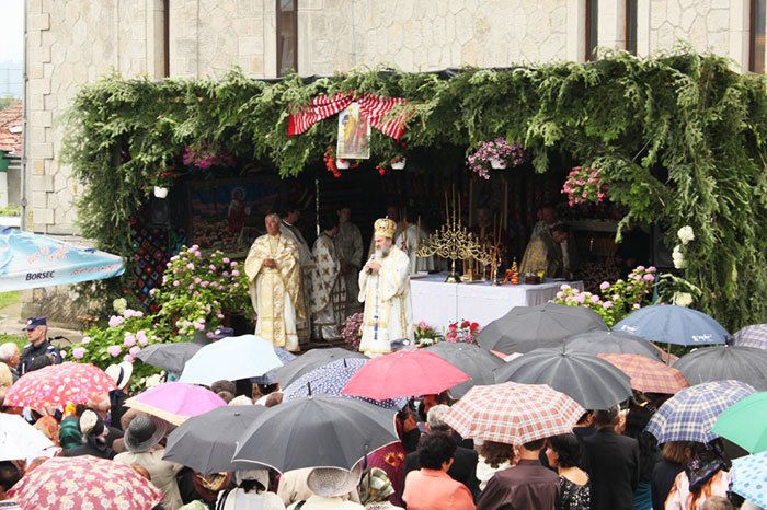 Slujbă de resfinţire în parohia Boiştea II, Moineşti 107441