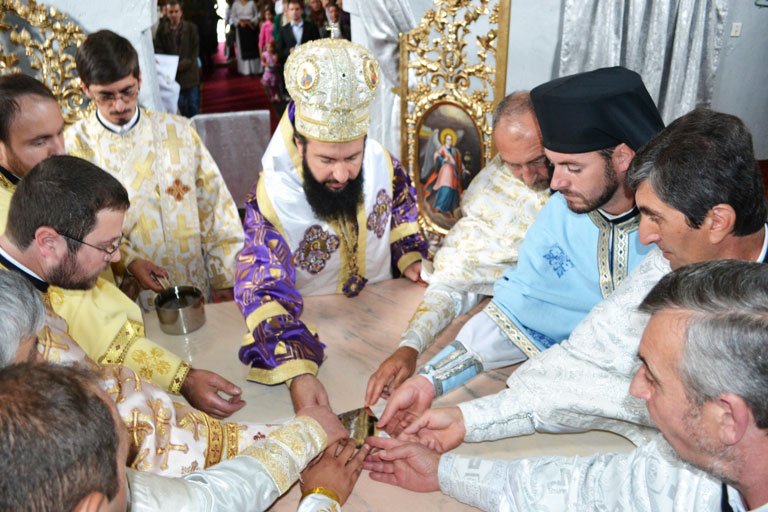 Târnosirea bisericii parohiale din Mercina 107463