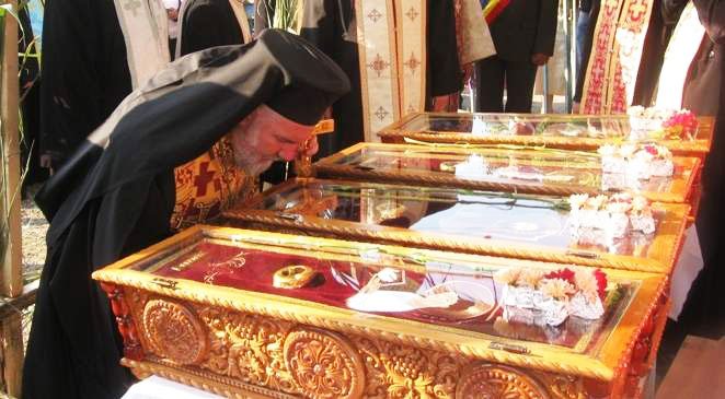 Moaştele sfinţilor de la Niculiţel, aduse spre închinare la spitalul din Moineşti 107482