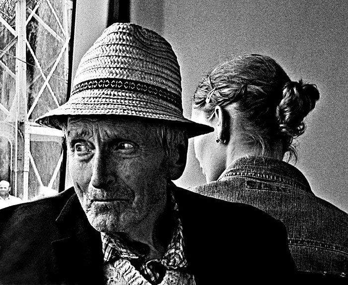 Cămin ilegal de bătrâni, descoperit în Prahova 107492