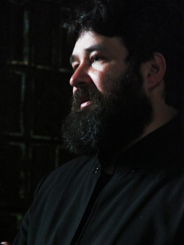 Răspunsuri duhovniceşti: De ce vin tinerii la biserică? 107552