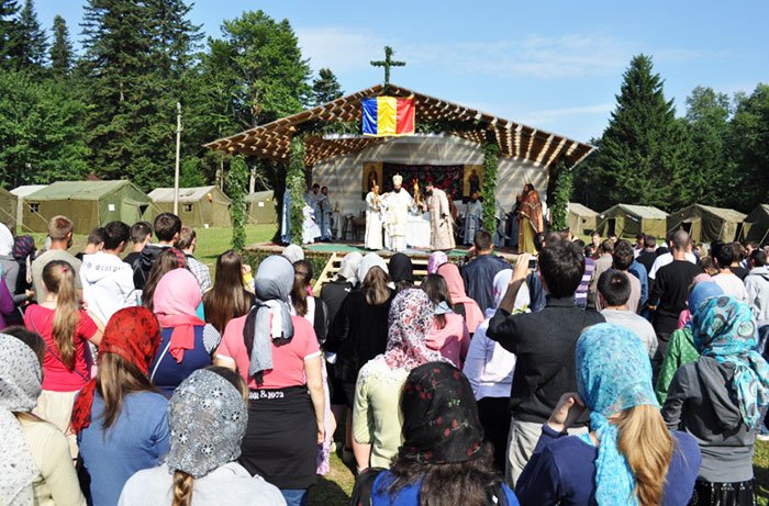 „Să deveniţi stâlpi, lumini şi prelungirea Evangheliei în lumea în care trăiţi“ 107554