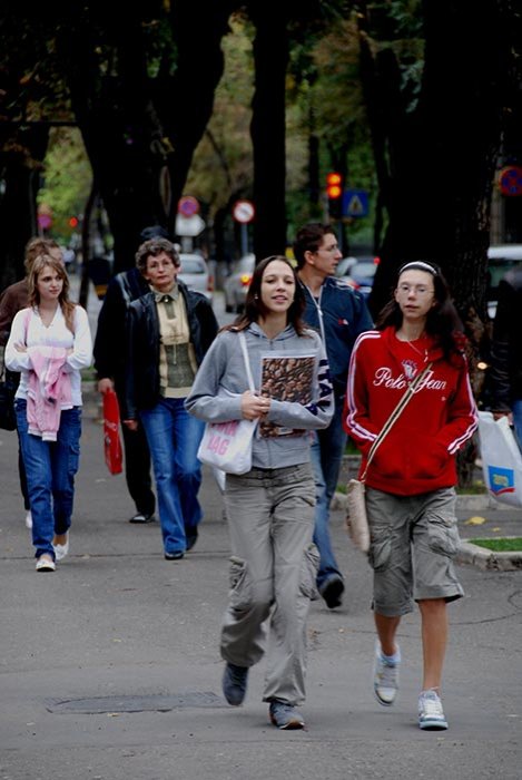 950 de elevi basarabeni vor învăţa în România 107596