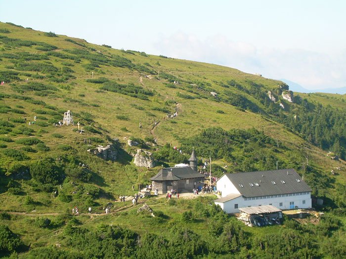 Trasee accesibile spre mănăstirea de pe Muntele Ceahlău 107637