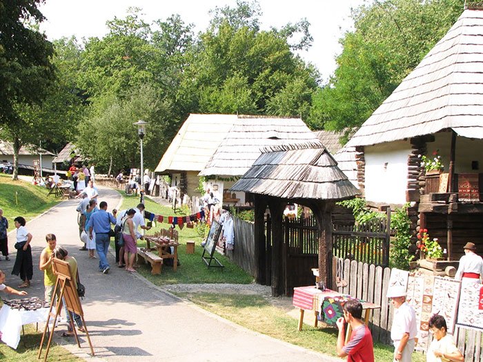 Târgul creatorilor populari din România 107667