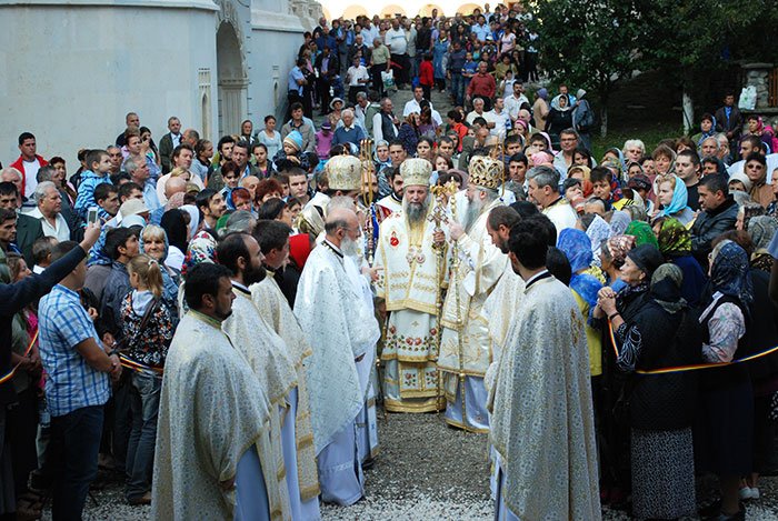 Hramul Mănăstirii Lainici 107729