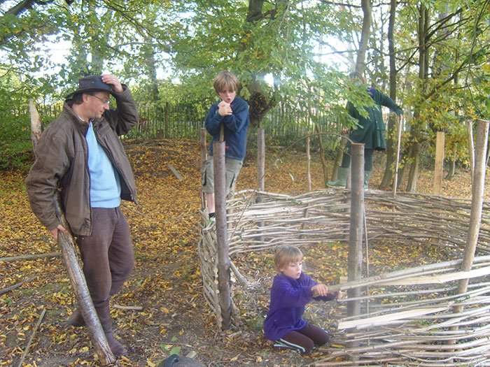 Nu „sub cheie“, ci în contact cu viaţa reală 107732