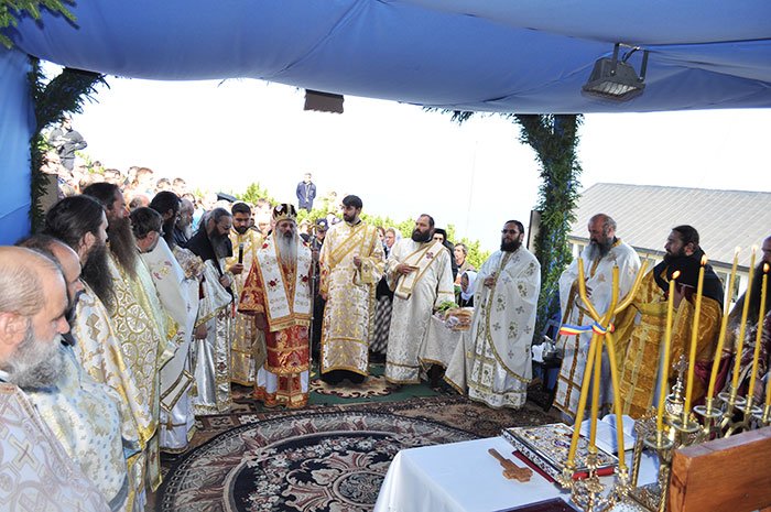 Liturghie arhierească pe Muntele Ceahlău 107738