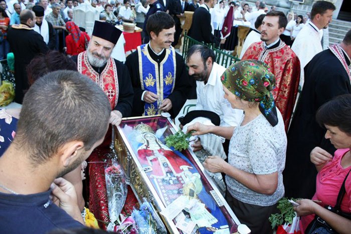 Bisericile Născătoarei de Dumnezeu, în haine de sărbătoare 107894