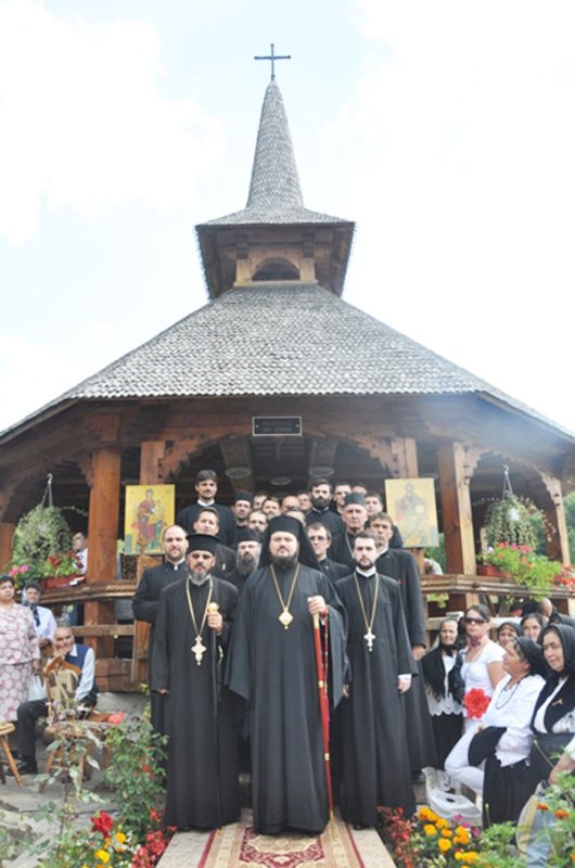 Praznicul Maicii Domnului în străvechea Mănăstire Strâmba 107911