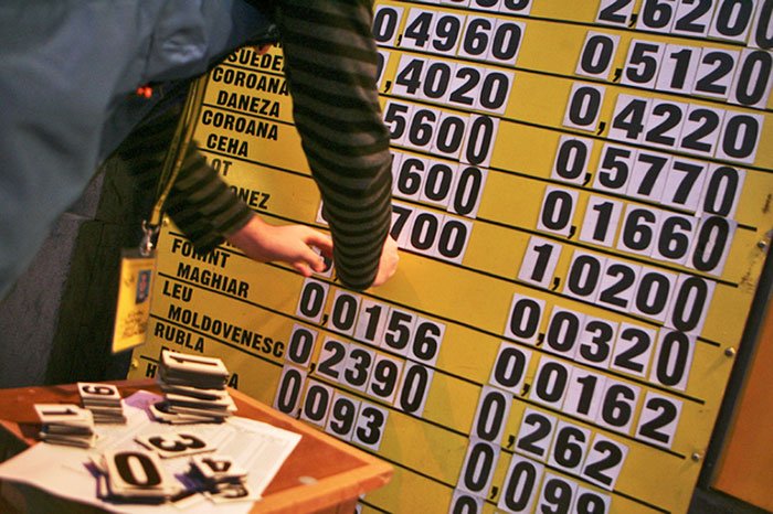 Elveţia vrea să stopeze supraevaluarea francului 107933