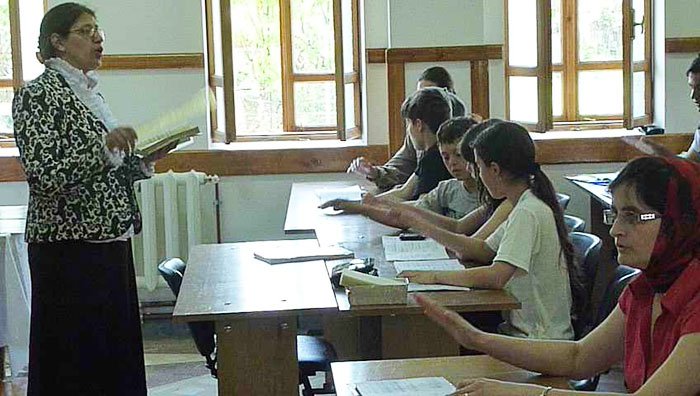 Botoşănenii învaţă muzică psaltică la Biserica „Sfântul Ioan Botezătorul“ 107992