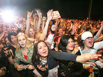 Exist pentru a fi fan 108061