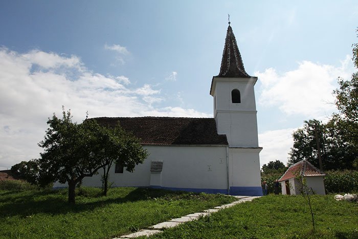 Biserica „Sfânta Treime“, pregătită pentru sfinţire 108091