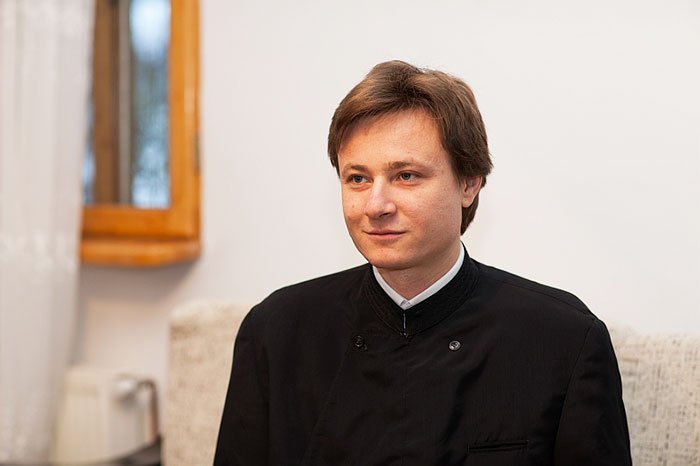 Răspunsuri duhovniceşti: Pe Maica Domnului o cinstim prin iubire, dreptate şi milostenie 108105