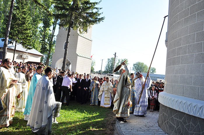 20 de ani de jertfă la biserica parohiei Dumbrăviţa-Ruginoasa 108176