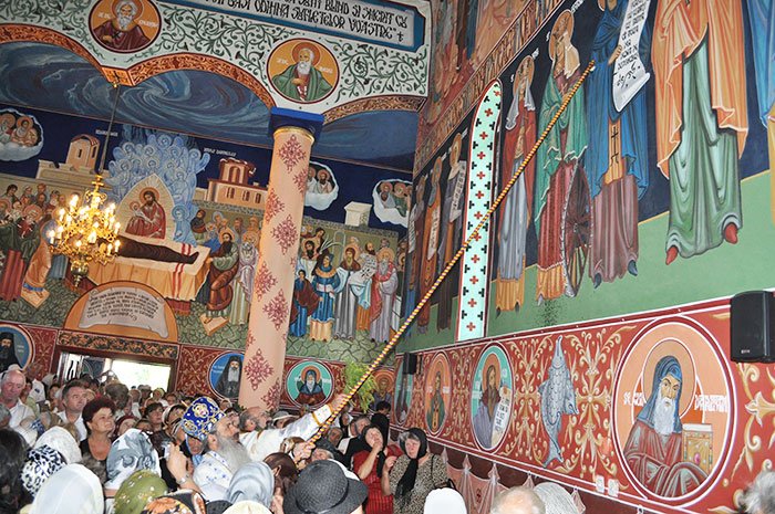 „Biserica aceasta şi-a primit podoaba care se cuvine casei lui Dumnezeu“ 108177