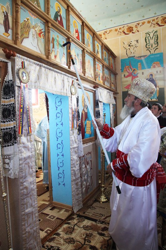 Biserica „Sfânta Treime“ din Retiş a fost târnosită 108210